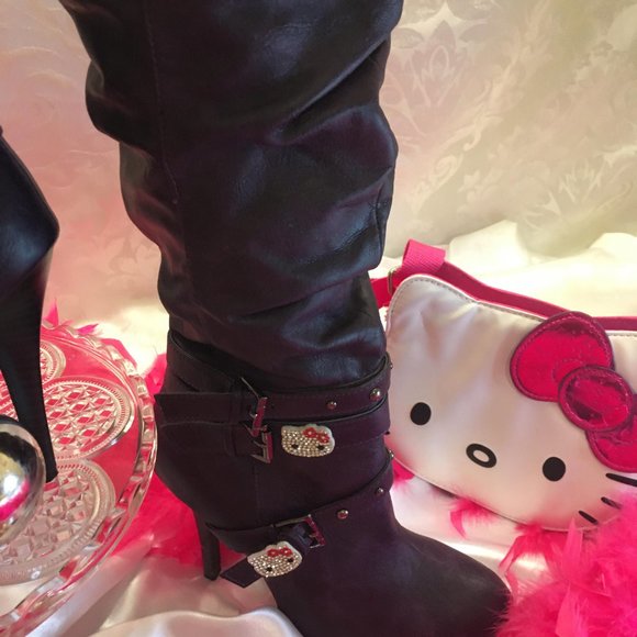 AMAZING grape purple y2k iconic scrunch boots with hello kitty crystal details! - Picture 5 of 14